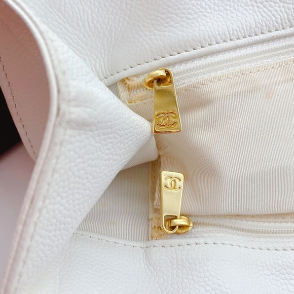 Sale!❤️Chanel Vintage Caviar Wood Handle Tote - Picture 13 of 16